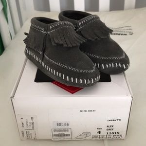 *BRAND NEW* Minnetonka Moccasins